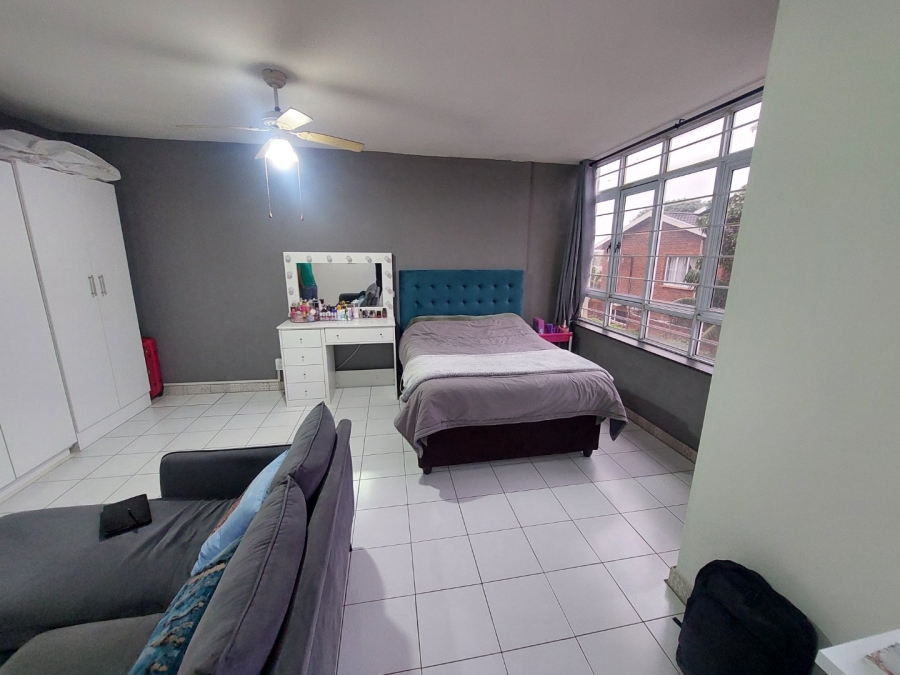 1 Bedroom Property for Sale in Essenwood KwaZulu-Natal