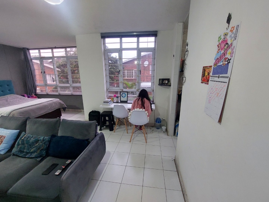 1 Bedroom Property for Sale in Essenwood KwaZulu-Natal