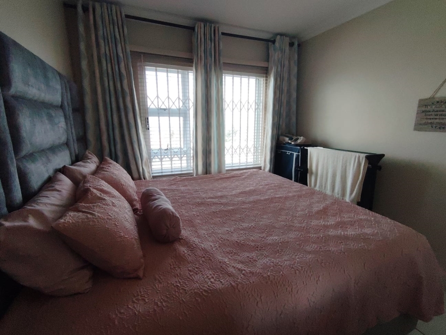 2 Bedroom Property for Sale in Uvongo KwaZulu-Natal