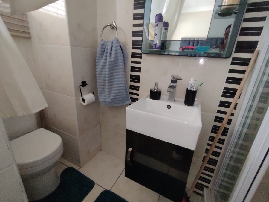 2 Bedroom Property for Sale in Uvongo KwaZulu-Natal