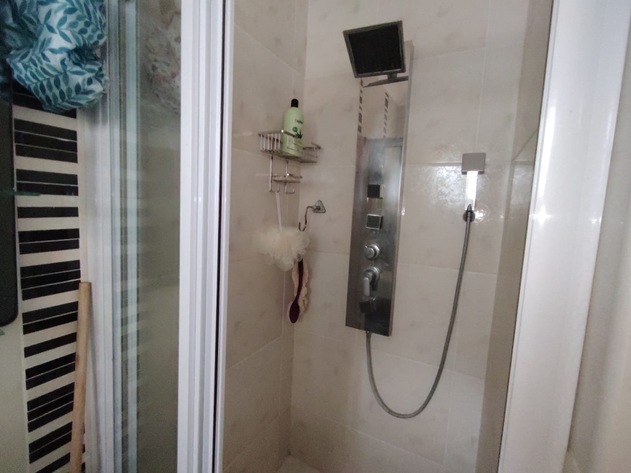 2 Bedroom Property for Sale in Uvongo KwaZulu-Natal