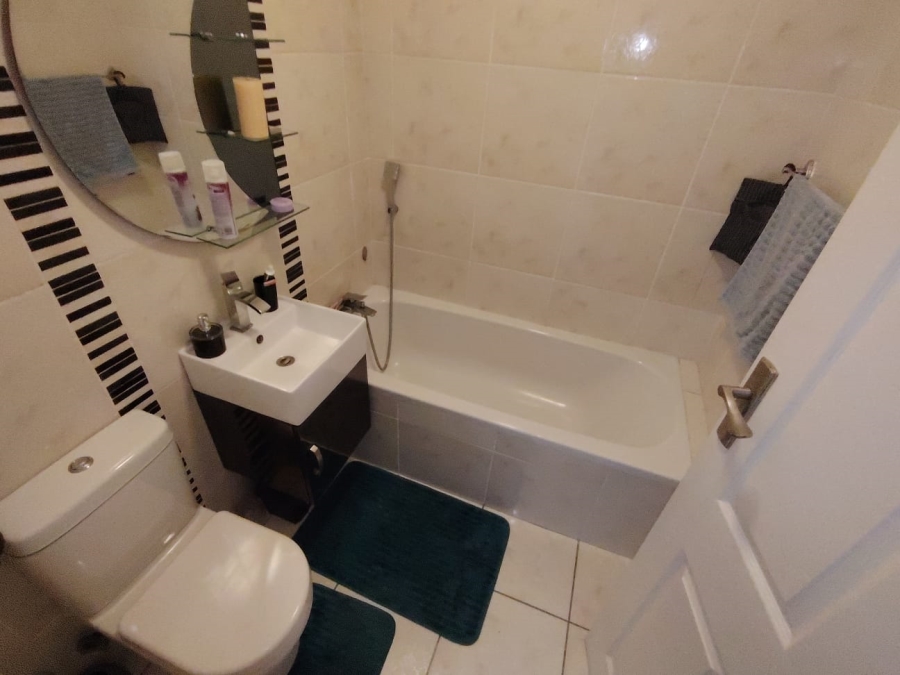 2 Bedroom Property for Sale in Uvongo KwaZulu-Natal