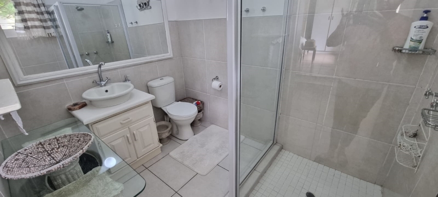 5 Bedroom Property for Sale in Southport KwaZulu-Natal