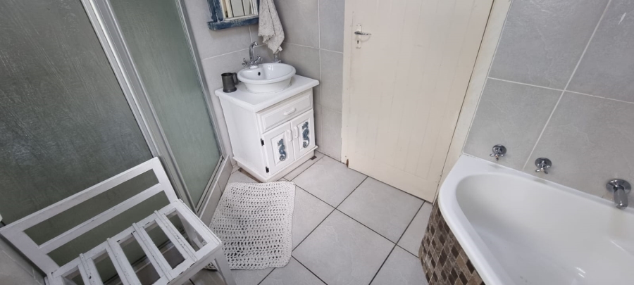 5 Bedroom Property for Sale in Southport KwaZulu-Natal