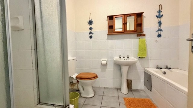 2 Bedroom Property for Sale in Uvongo KwaZulu-Natal