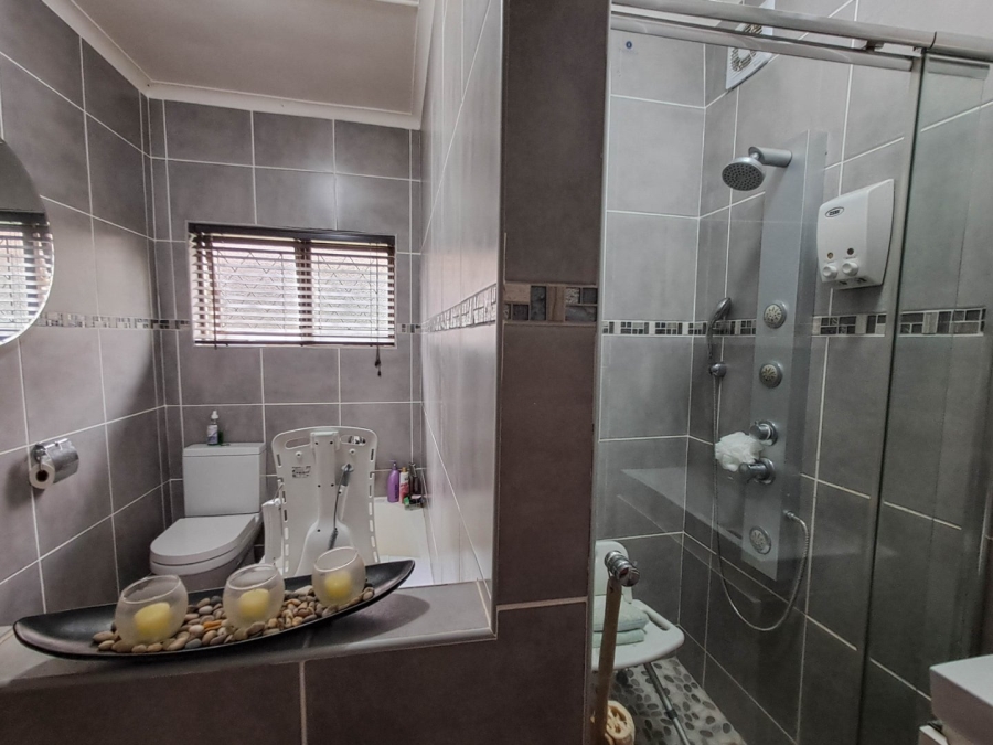 4 Bedroom Property for Sale in Oslo Beach KwaZulu-Natal