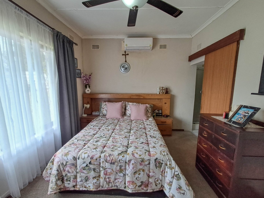 4 Bedroom Property for Sale in Oslo Beach KwaZulu-Natal