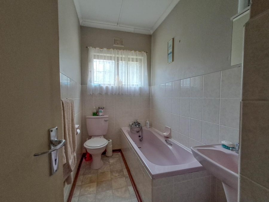 4 Bedroom Property for Sale in Oslo Beach KwaZulu-Natal