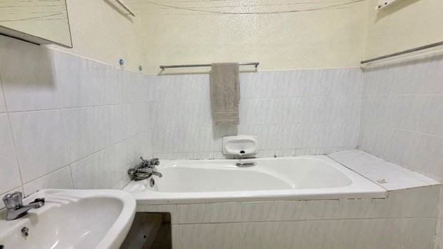 2 Bedroom Property for Sale in Uvongo KwaZulu-Natal