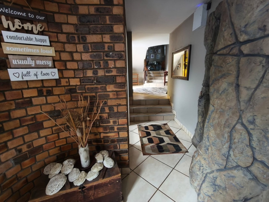 4 Bedroom Property for Sale in Signal Hill KwaZulu-Natal