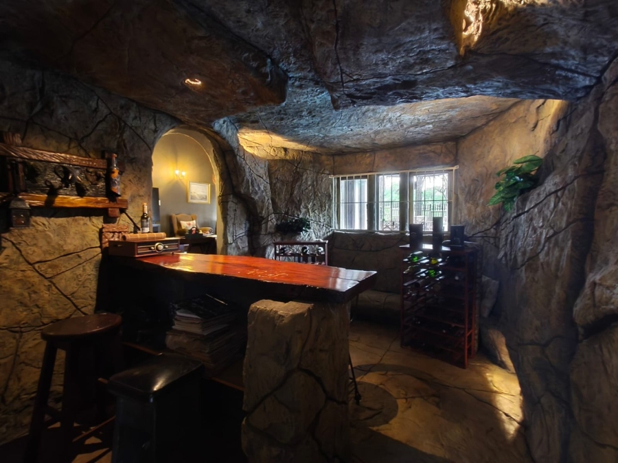 4 Bedroom Property for Sale in Signal Hill KwaZulu-Natal