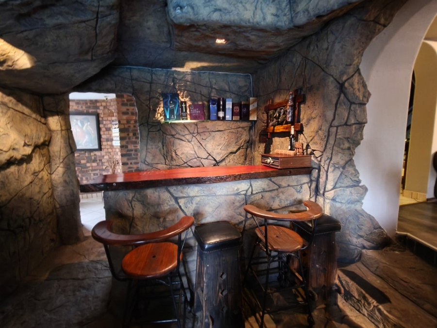 4 Bedroom Property for Sale in Signal Hill KwaZulu-Natal