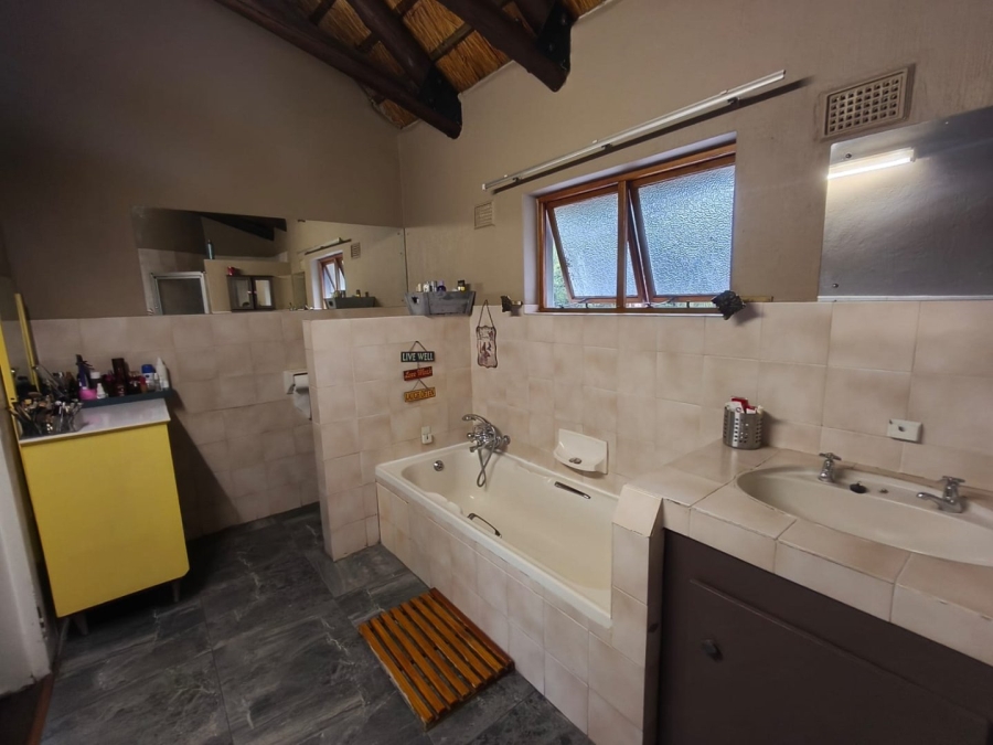 4 Bedroom Property for Sale in Signal Hill KwaZulu-Natal