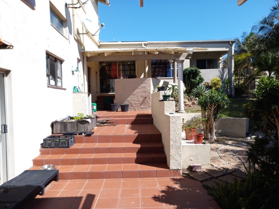 10 Bedroom Property for Sale in Manaba Beach KwaZulu-Natal