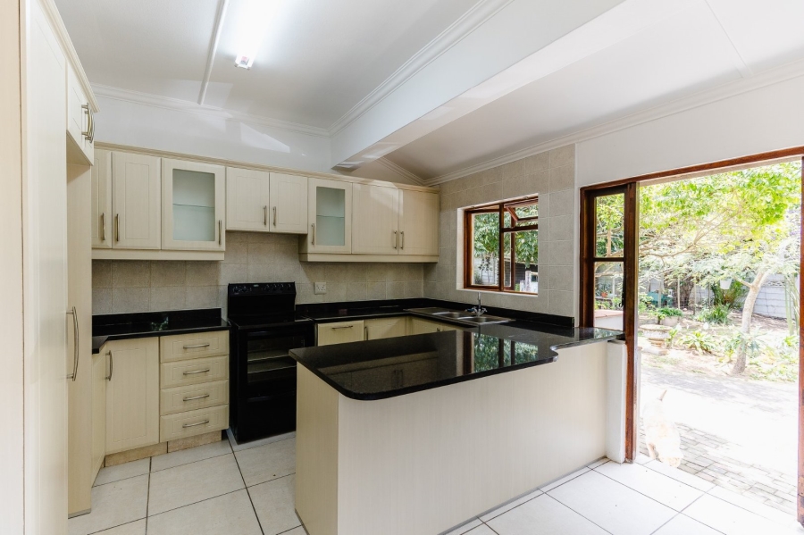 3 Bedroom Property for Sale in Uvongo KwaZulu-Natal