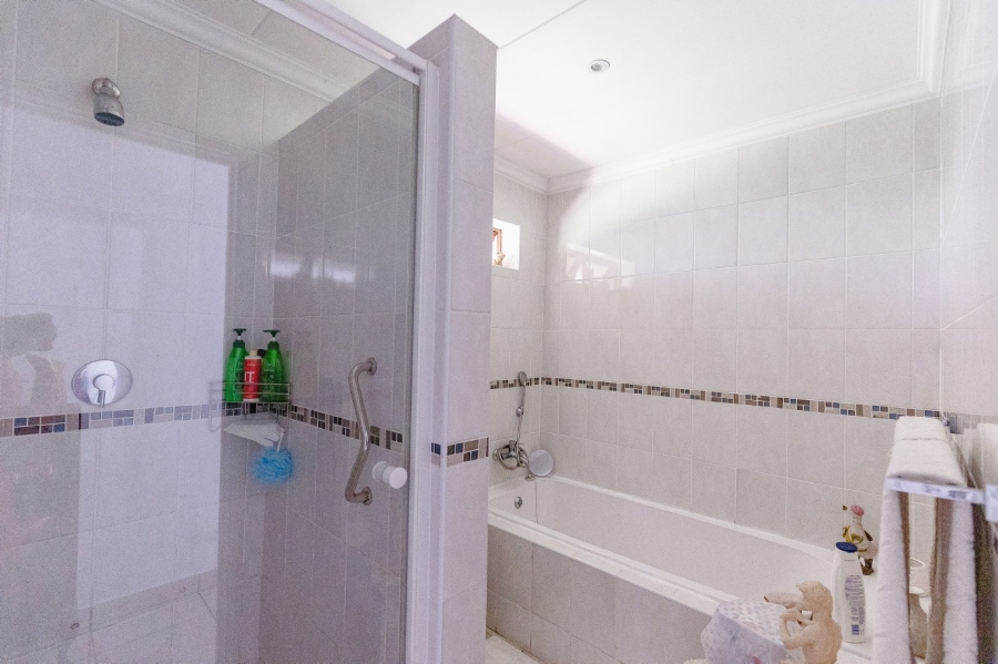 3 Bedroom Property for Sale in Uvongo KwaZulu-Natal