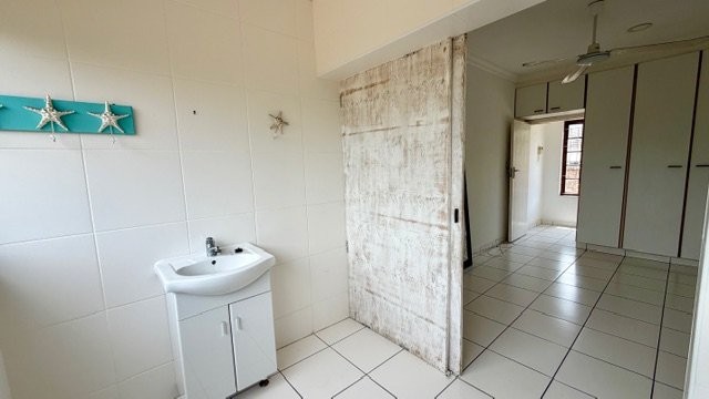 3 Bedroom Property for Sale in Uvongo KwaZulu-Natal