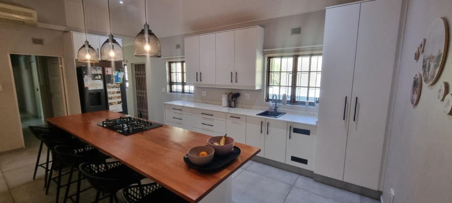 3 Bedroom Property for Sale in Umtentweni KwaZulu-Natal