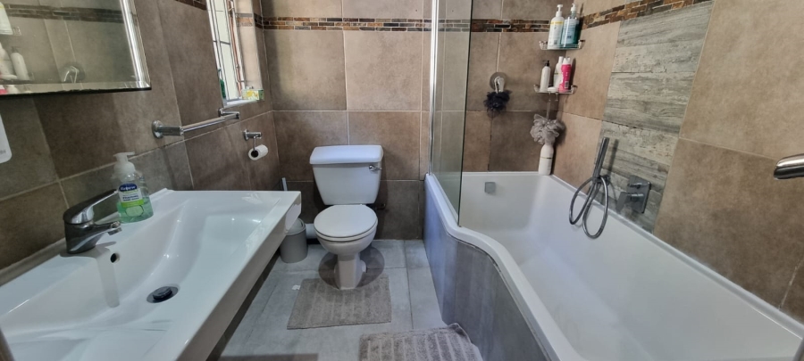 3 Bedroom Property for Sale in Umtentweni KwaZulu-Natal