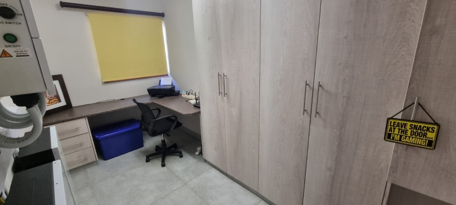 3 Bedroom Property for Sale in Umtentweni KwaZulu-Natal