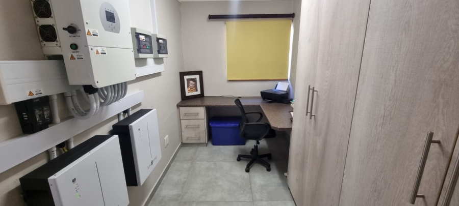 3 Bedroom Property for Sale in Umtentweni KwaZulu-Natal