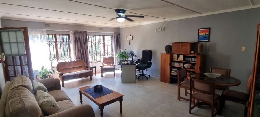 3 Bedroom Property for Sale in Umtentweni KwaZulu-Natal