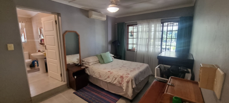 3 Bedroom Property for Sale in Umtentweni KwaZulu-Natal