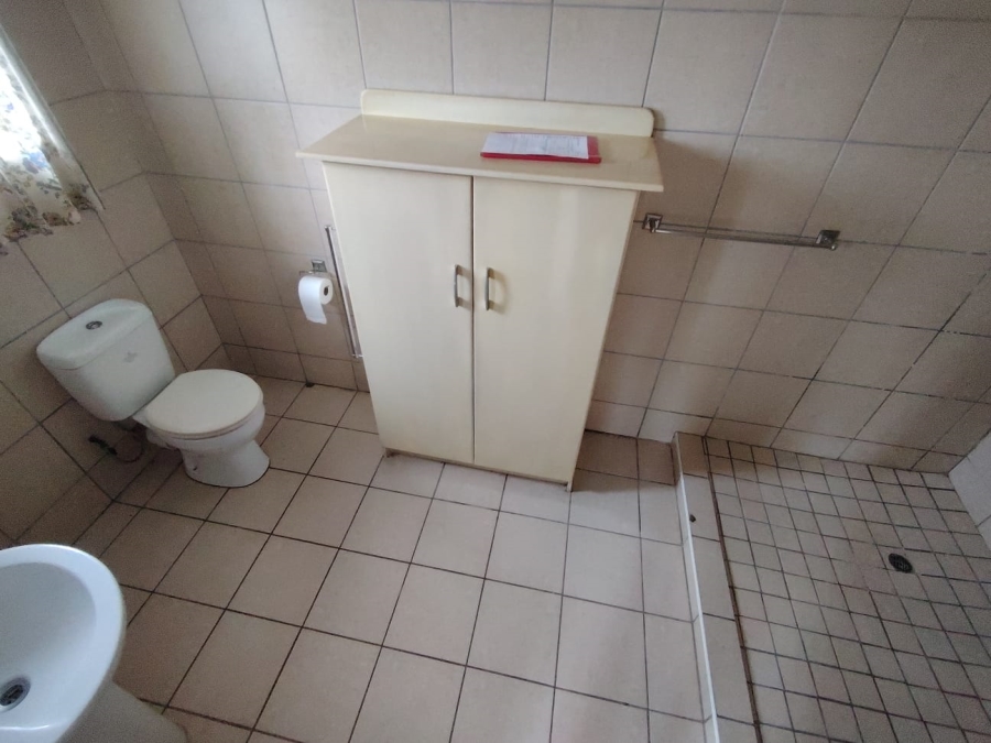 6 Bedroom Property for Sale in Margate KwaZulu-Natal