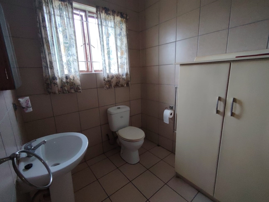 6 Bedroom Property for Sale in Margate KwaZulu-Natal