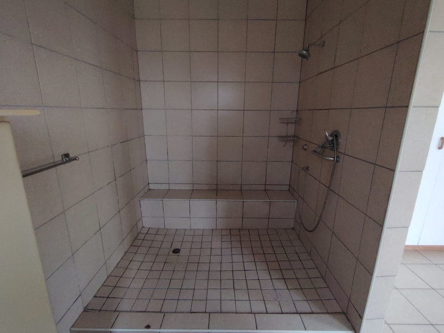 6 Bedroom Property for Sale in Margate KwaZulu-Natal