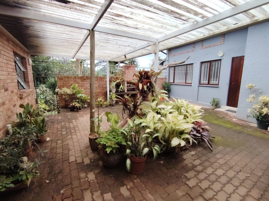 6 Bedroom Property for Sale in Margate KwaZulu-Natal