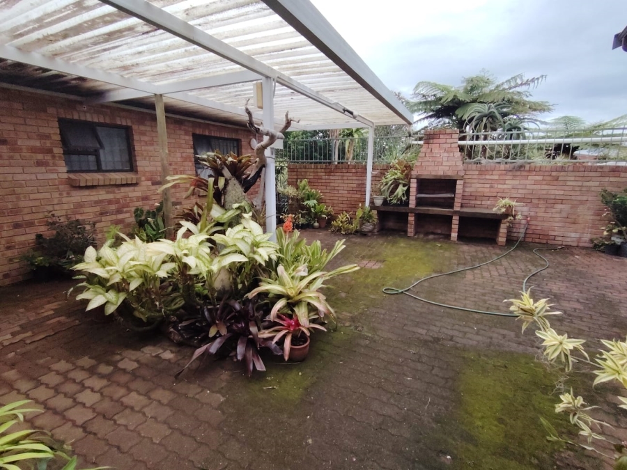 6 Bedroom Property for Sale in Margate KwaZulu-Natal