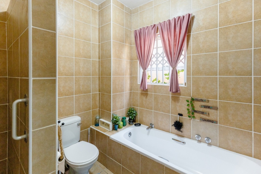 2 Bedroom Property for Sale in Uvongo KwaZulu-Natal