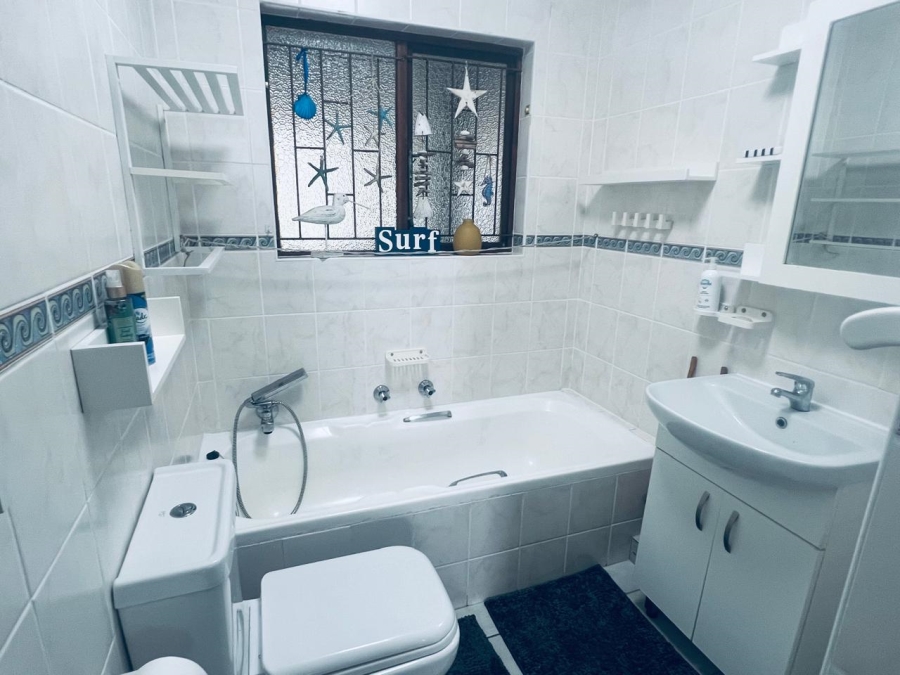 2 Bedroom Property for Sale in Manaba Beach KwaZulu-Natal