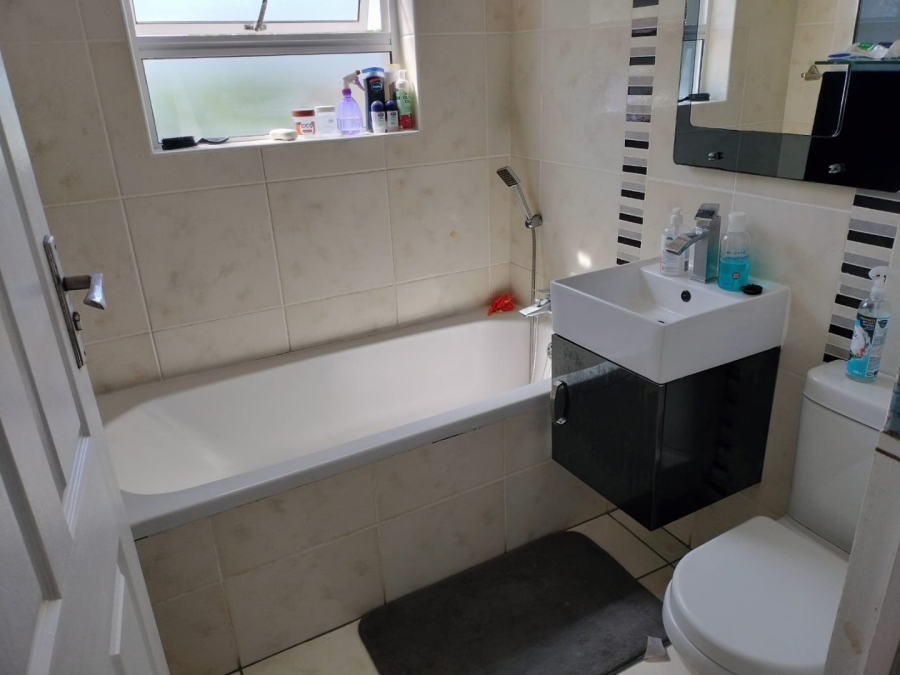 2 Bedroom Property for Sale in Manaba Beach KwaZulu-Natal