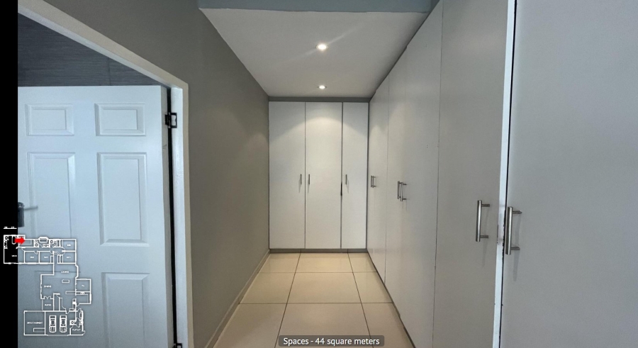 5 Bedroom Property for Sale in Kloof KwaZulu-Natal