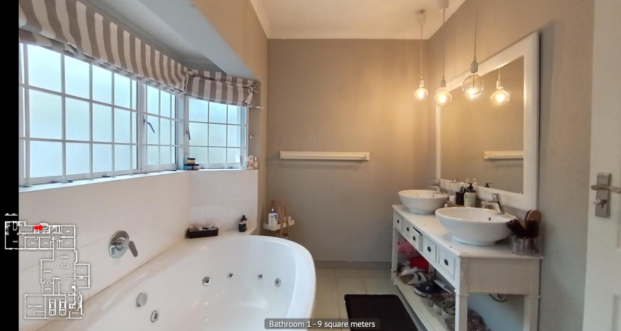 5 Bedroom Property for Sale in Kloof KwaZulu-Natal