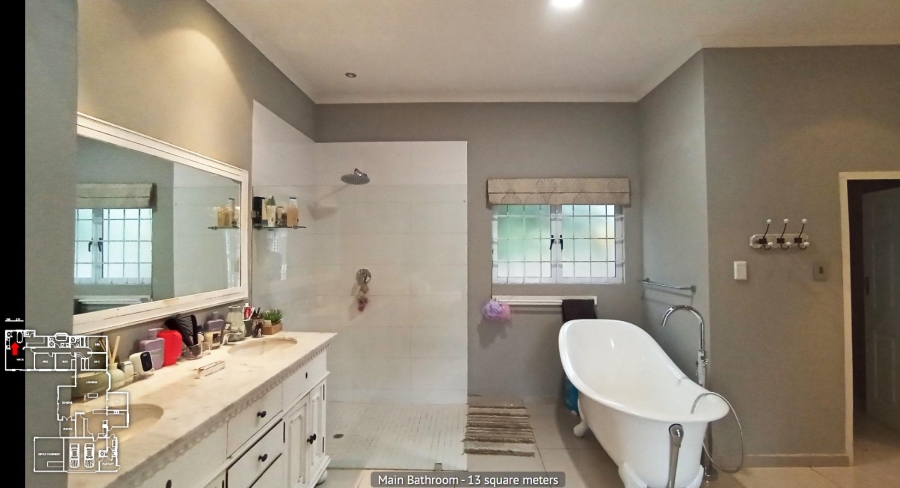 5 Bedroom Property for Sale in Kloof KwaZulu-Natal