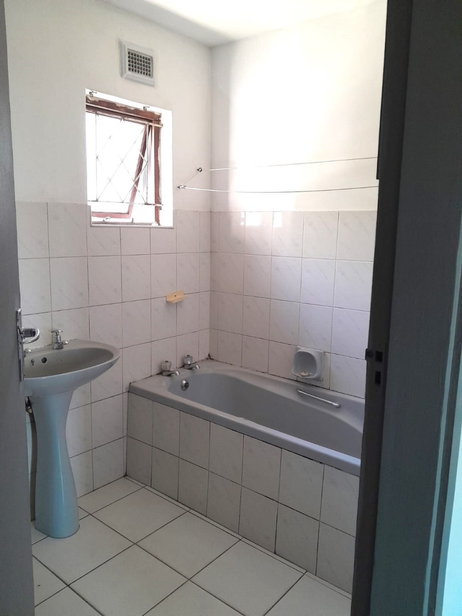 To Let 3 Bedroom Property for Rent in Queensburgh KwaZulu-Natal