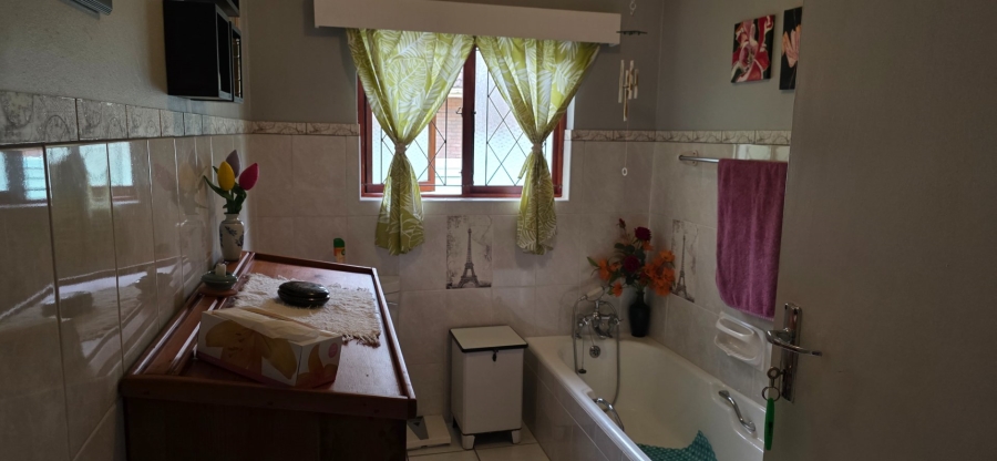 3 Bedroom Property for Sale in Umtentweni KwaZulu-Natal