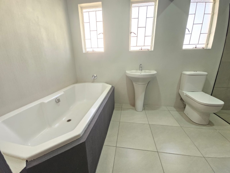 3 Bedroom Property for Sale in Huttenheights KwaZulu-Natal