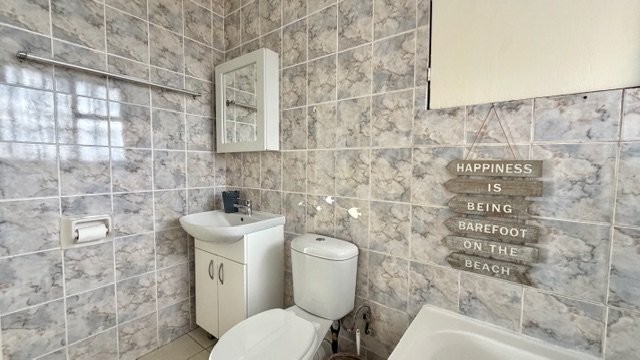 2 Bedroom Property for Sale in Amanzimtoti KwaZulu-Natal