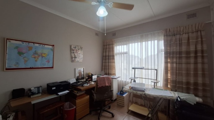 3 Bedroom Property for Sale in Umtentweni KwaZulu-Natal