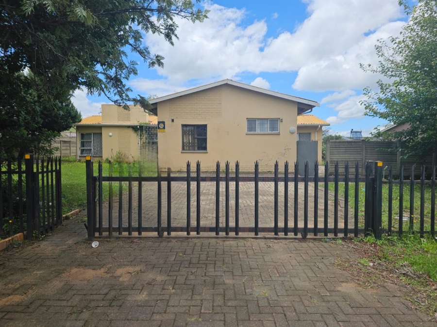 10 Bedroom Property for Sale in Barry Hertzog Park KwaZulu-Natal