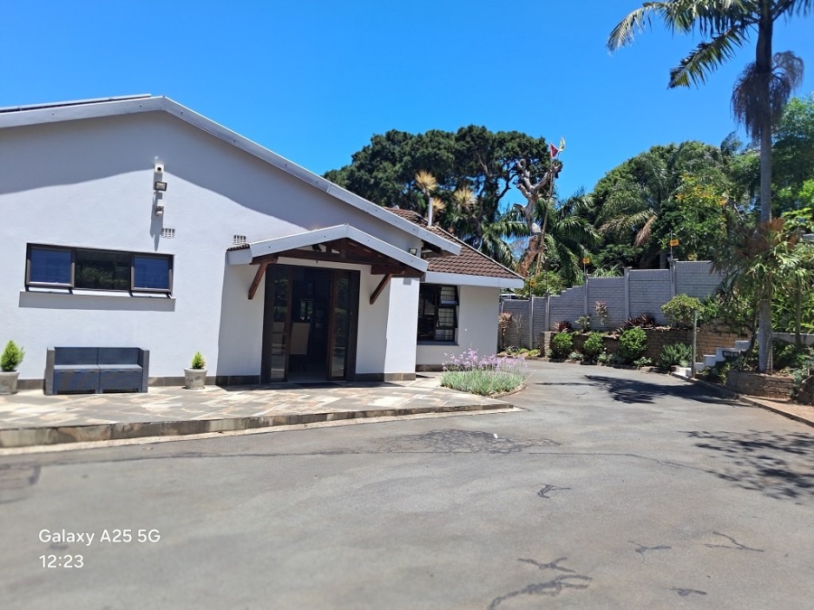 6 Bedroom Property for Sale in Umtentweni KwaZulu-Natal