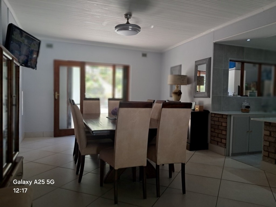 6 Bedroom Property for Sale in Umtentweni KwaZulu-Natal