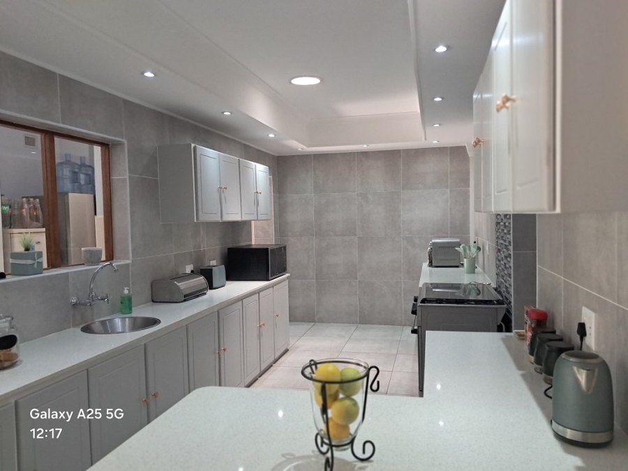 6 Bedroom Property for Sale in Umtentweni KwaZulu-Natal