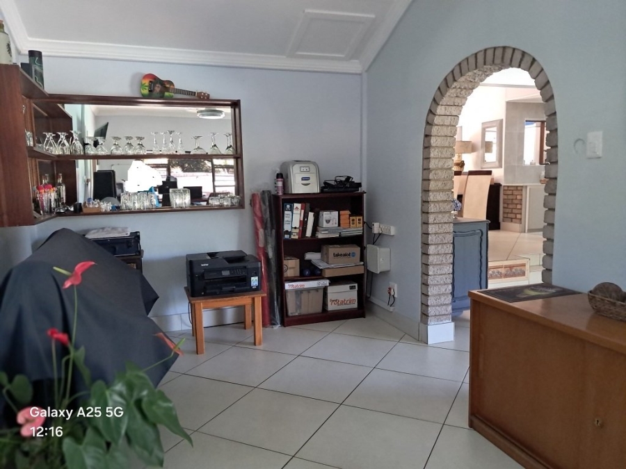 6 Bedroom Property for Sale in Umtentweni KwaZulu-Natal