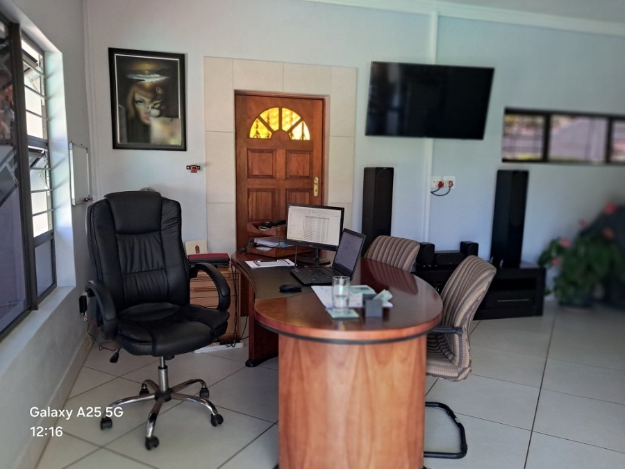 6 Bedroom Property for Sale in Umtentweni KwaZulu-Natal