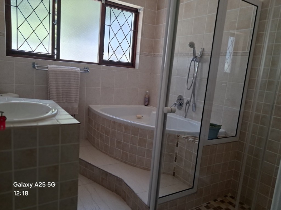 6 Bedroom Property for Sale in Umtentweni KwaZulu-Natal